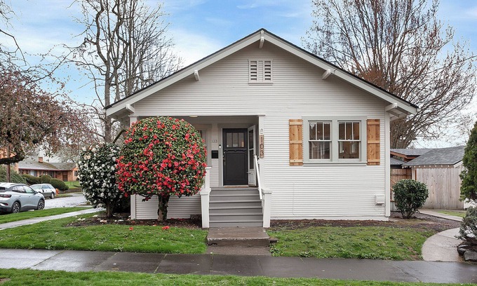 North Tabor House | Charming 2-bedroom house with WiFi in NE Portland