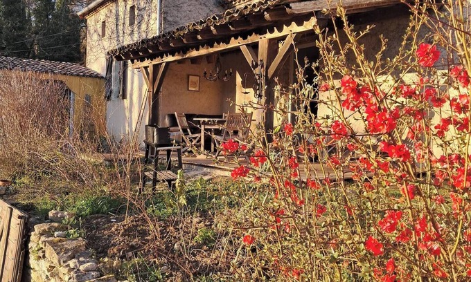 Sagelat House | Charming 2-bedroom house in amazing Sagelat with WiFi