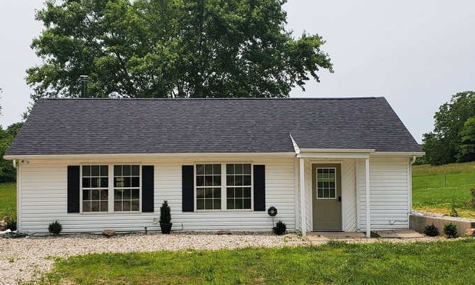 Brumley House | Charming 2-bedroom house on 3 private acres. Secluded & pet friendly!