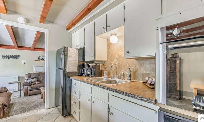 Ruidoso House | Charming 2-bedroom house in Ruidoso with AC, WiFI, pellet stove, hot tub
