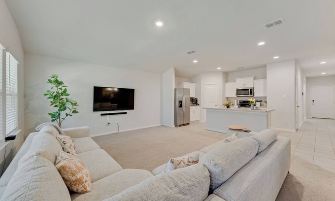 Azle House | Charming 2-bedroom house in Azle with EV charger