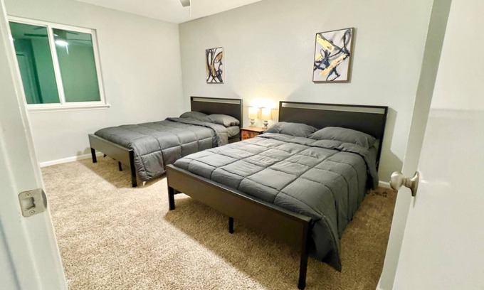McNeil House | Charming 2-bedroom house in Austin with AC
