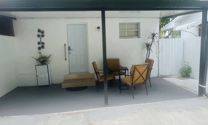 Miami Shores House | Charming 2-bedroom house in fabulous Miami with WiFi, AC
