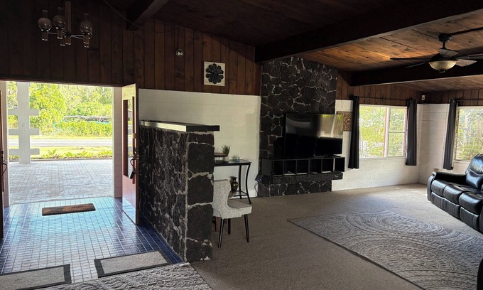 Kapoho House | Charming 2-bedroom house in wonderful Pāhoa with free private covered parking