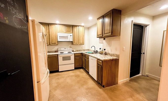 Rolla House | Charming 2-bedroom house with WiFi, AC in enjoyable Rolla