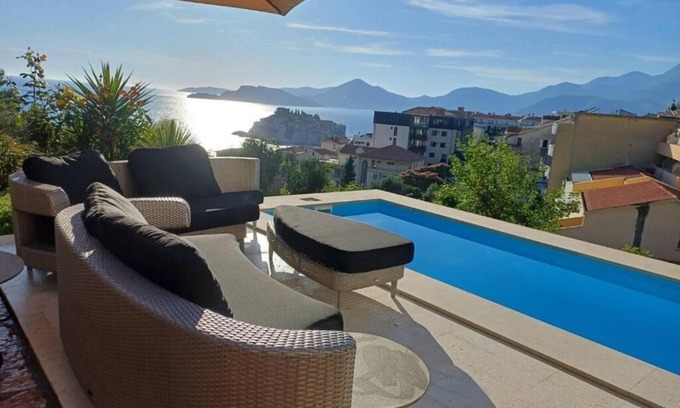 Sveti Stefan Apartment | Charming 2-bedroom apartment in marvelous Sveti Stefan with AC