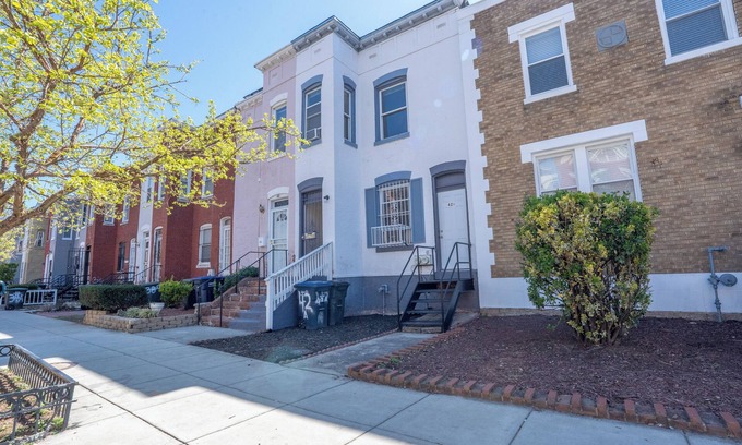 Truxton Circle House | Charming 2-bedroom rowhome with WiFi, AC in Downtown Washington