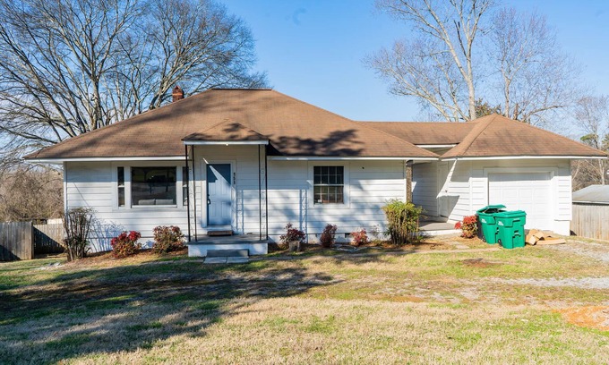 Ashley Oaks Apartment | Charming 2 Bedroom Retreat in Prime Location!