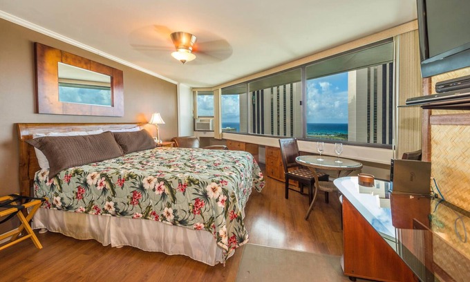 Waikiki Condo | Charming 2-bedroom separate entry condos in fabulous Honolulu with Free Parking