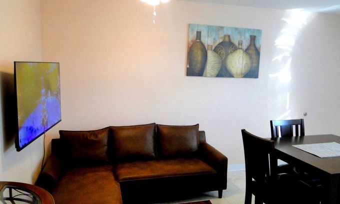 Jennings House | Charming 2-bedroom spacious Apartment home