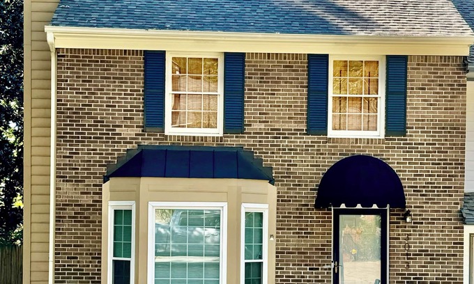 Crestline Heights House | Charming 2-bedroom townhome conveniently located