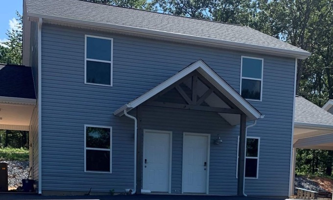 Benton House | Charming 2-bedroom townhome in Benton with AC