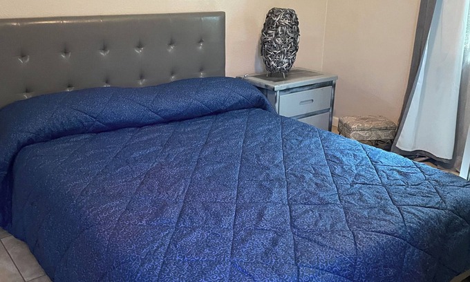 Bakersfield House | Charming 2-bedroom house with WiFi, AC in Bakersfield