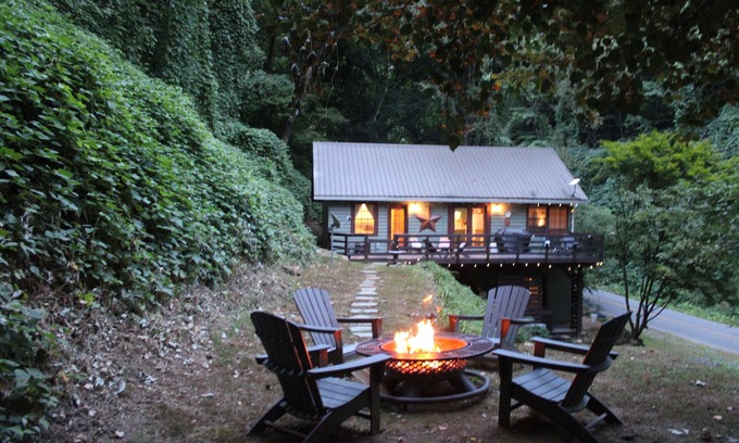 Bryson City Cottage | Charming 2-bedroom cottage near Bryson City, NOC, Smoky Mnt Nat Park & Cherokee