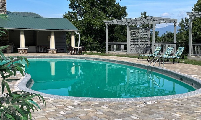 Bryson City Cabin | Charming 2-bedroom cabin in Bryson City with access to pool and horse stables