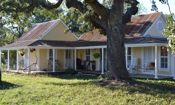 Center Point Cottage | Charming 2-bedroom cottage on the River with 5 acres