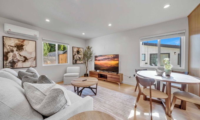 Van Nuys House | Charming 2-bedroom house with WiFi, AC in vibrant Los Angeles