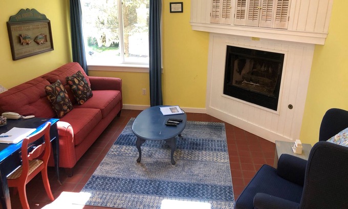 New Buffalo Condo | Charming 2-bedroom, 2 bath condo in awesome New Buffalo!