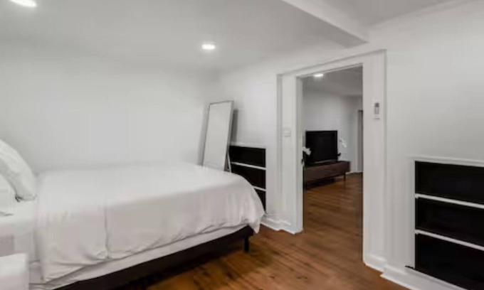 North Bergen House | Charming 2-bedroom house with WiFi, AC in North Bergen