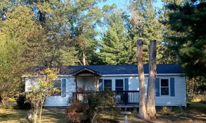 Prudenville House | Charming 2-bedroom house in fabulous Houghton Lk/Prudenville: WiFi, AC, 2/2!