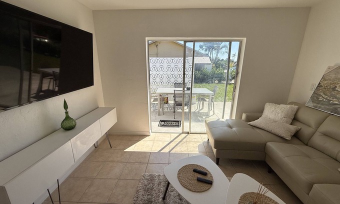 Golden Gate Villa | Charming 2-bedroom villa with HUGE yard in Naples