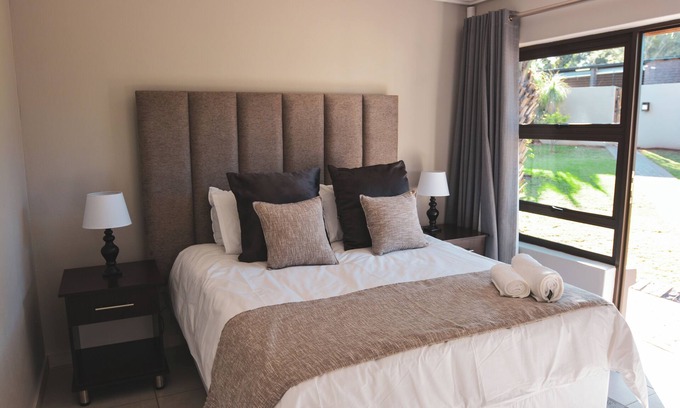 Krugersdorp Cabin | Charming 2-bedroom lodge in peaceful Krugersdorp with WiFi