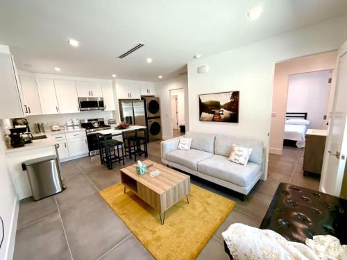 Sawtelle House | Charming 2 BR near UCLA-Beverly Hills - BEL2 - LOR