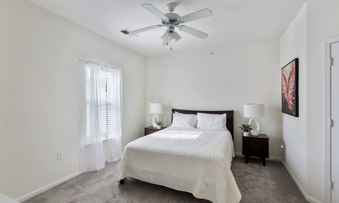 Goose Creek Apartment | Charming 2 BR Resort Apt Perfect for Girls’ Trip