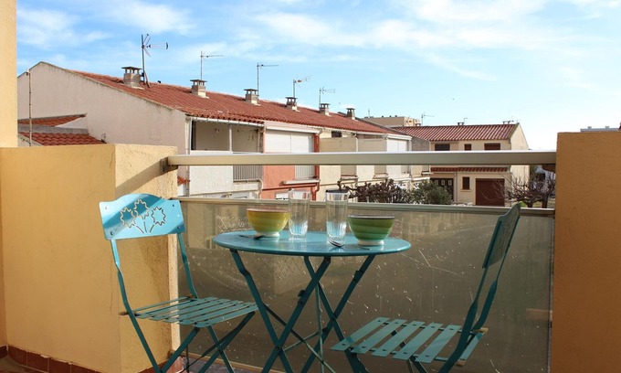Port-la-Nouvelle Apartment | Charming 2-Room Apartment, 250m from Beach, Sunny Balconies, Private Parking