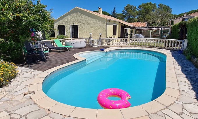 Frejus Apartment | Charming 2-room apartment near Estérel in Provencal villa with pool