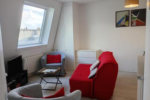 Quartier du Faubourg-Montmartre Apartment | Charming 2 rooms in front of the Square Montholon