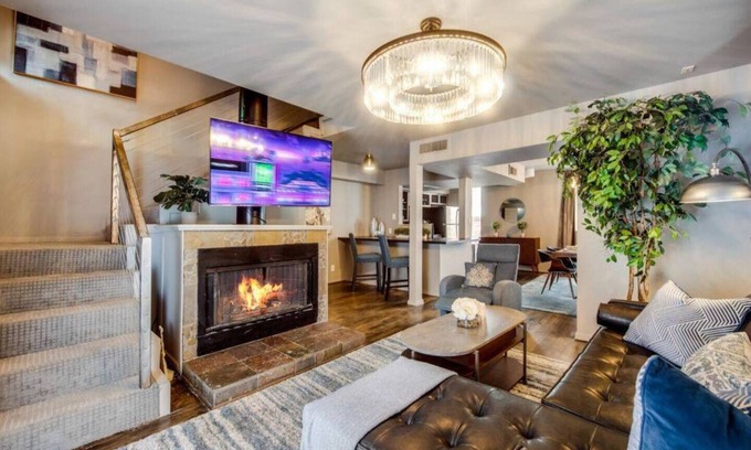 Old East Dallas Condo | Charming 2-story loft with dual king bedrooms near Historic Swiss Ave.