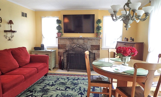 Saugatuck Cottage | Charming 2B/1B Cottage, Private Patio, Downtown, OffStreet Parking, Dog Friendly