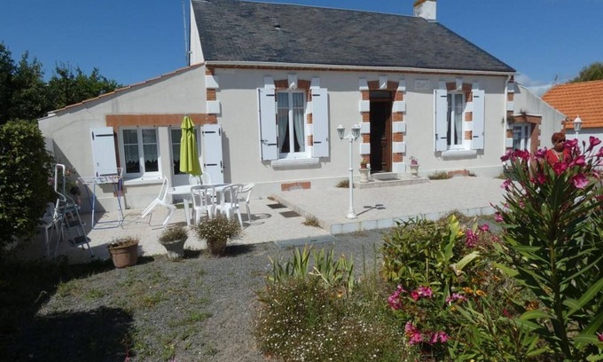 Notre-Dame-de-Monts House | Charming 2BR Holiday Home in Notre-Dame-de-Monts with Garden, 50m from Shops, Pet-Friendly