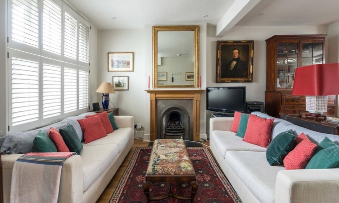 Hammersmith Broadway House | Charming 2BD Garden House - Hammersmith
