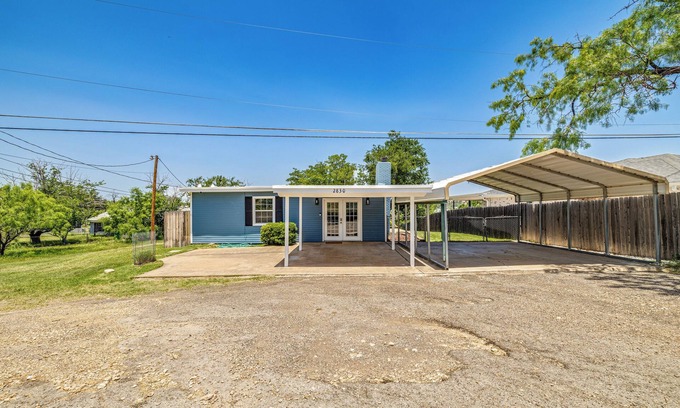 San Angelo House | Charming 2bdr/2bath lake house with AC in San Angelo