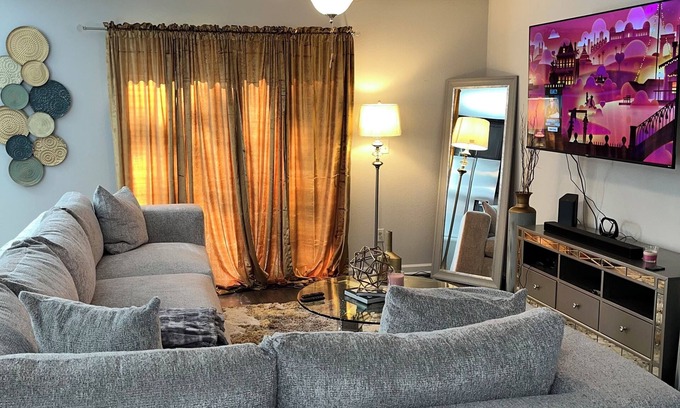 Westside House | Charming 2bdr house in superb Modern Chic home, Nr I295,Golfing, DNTW & Shopping