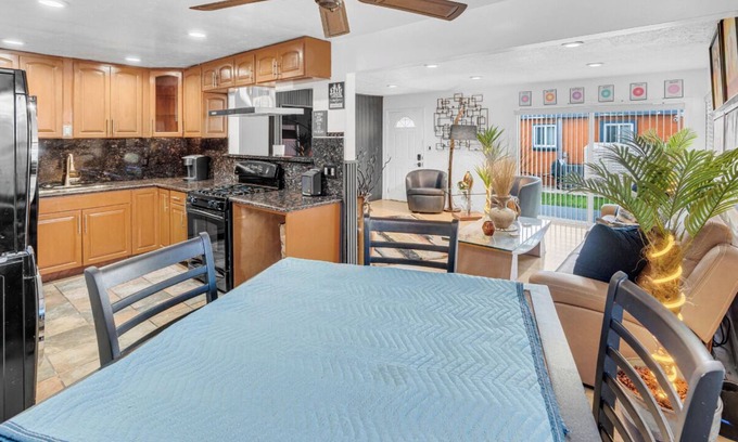 Los Angeles House | Charming 2bedroom 1 bath near Sofi Stadium/Beach/LAXn
