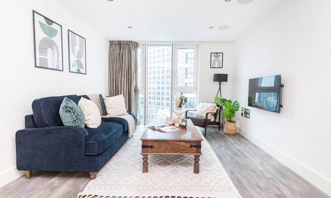 Whitechapel Apartment | Charming 2BR 2BA Near Tower Bridge