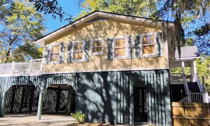 Edisto Island House | Charming 2BR/2BA home in quiet, wooded area of Edisto, 4 mi. to beach