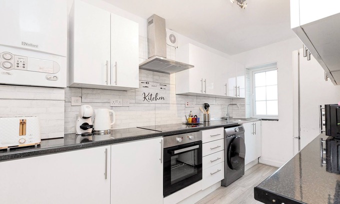 Hanger Hill Apartment | Charming 2BR flat in Ealing, 4min Hanger Lane Tube