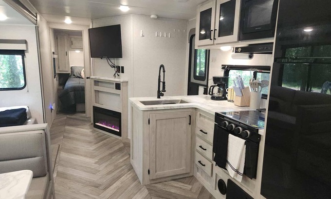 Keystone Heights House | Charming 2BR RV w/AC, Near Lakes & Parks — Perfect for Families