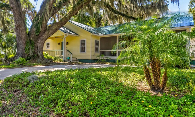 St. Augustine Cottage | Charming 2BR Uptown Cottage - Artsy & Vibrant!