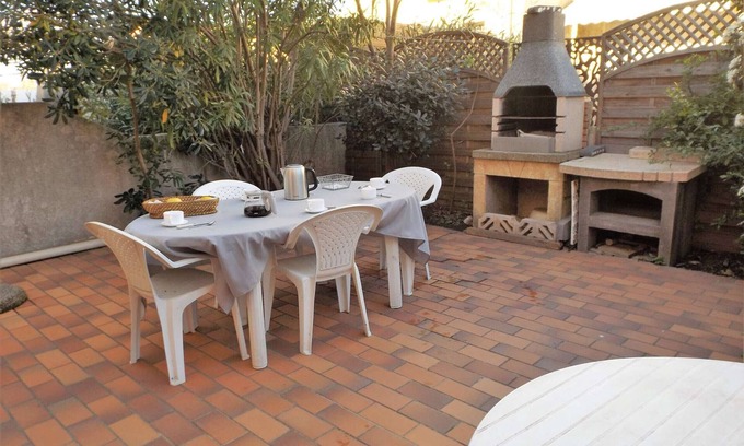 Le Grau-dʼAgde House | Charming 2BR Villa in Quiet Area with Terrace, BBQ & Free WiFi - Sleeps 6