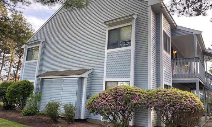 Brewster Condo | Charming 2nd floor 2-bedroom condo with AC WiFi in tranquil Brewster.