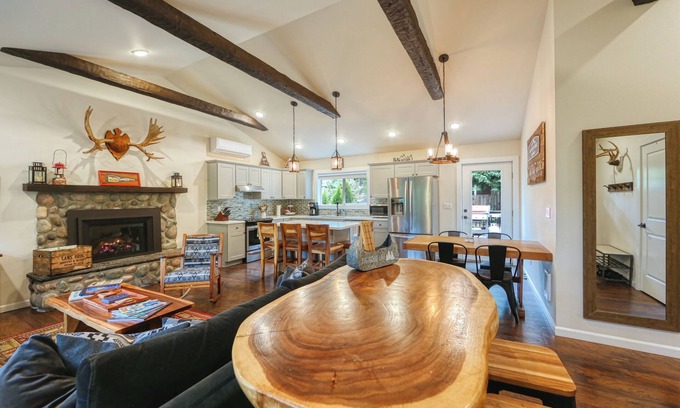 Welches House | Charming 3-bedroom home in the heart of Welches. Close to all of the adventures!
