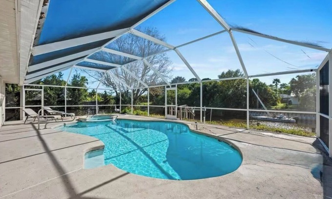 Port Saint Lucie House | Charming 3-bed house in Port St. Lucie with pool on the canal connected to ocean