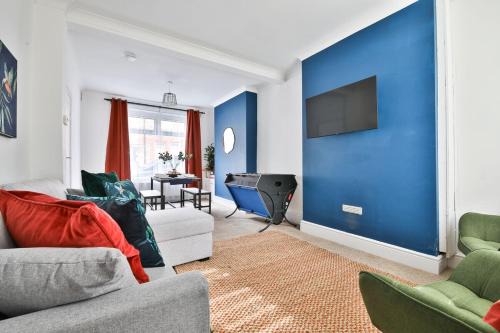 Caerphilly House | Charming 3 Bed Home Near Caerphilly Castle