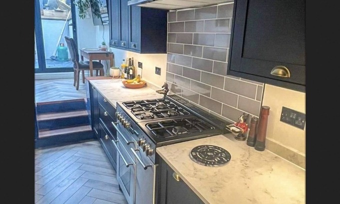 Guildford House | Charming 3-bed House in Guildford