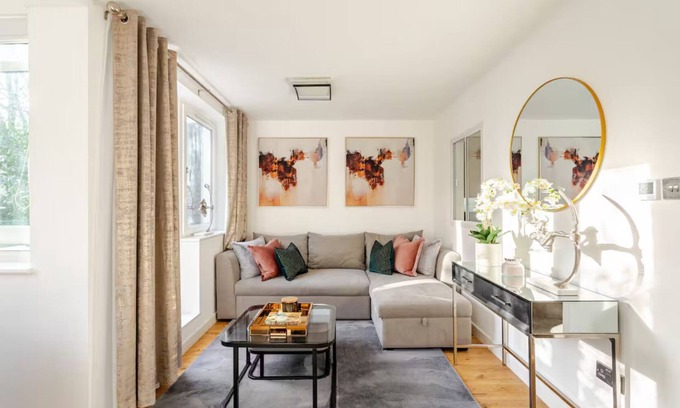 Bryanston and Dorset Square House | Charming 3 Bed House next to Train Station with AC